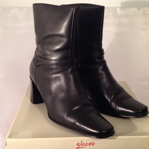 Boots - Picture 3 of 7